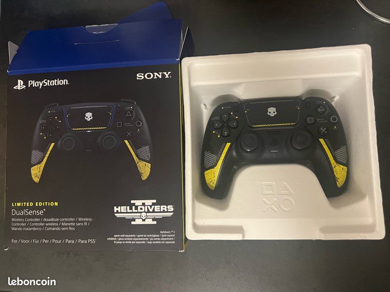 Remis à neuf (bon état) - Manette sans fil DualSense pour PlayStation 5 de Sony - Helldivers 2 édition limitée | Best Buy Canada