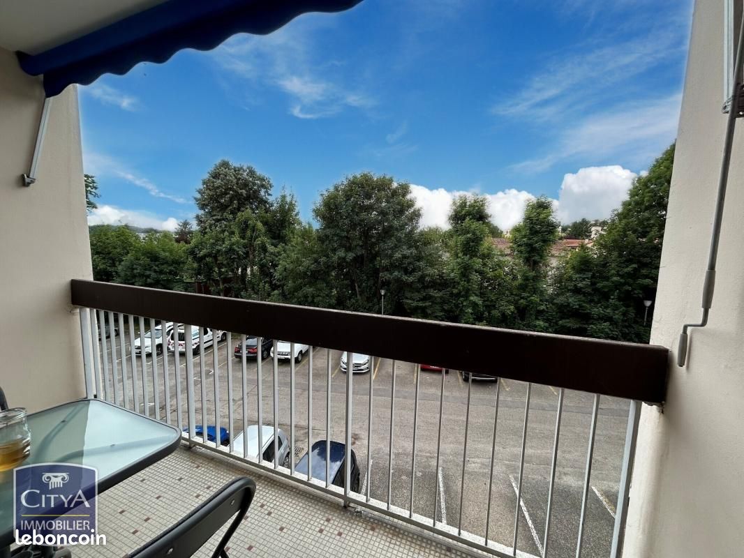 Appartement 3 pièces 61 m² · à Saint-Genis-Laval · 61 m² · 165 000 €