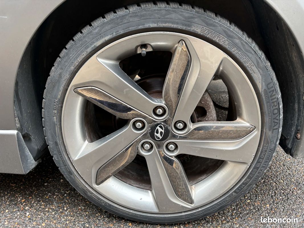 Hyundai VELOSTER Turbo 1.6 T-GDI 186 ch (image 9)