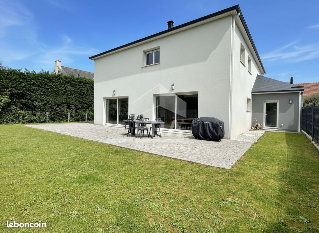Maison 9 pièces 263 m² · à Cambes-en-Plaine · 263 m² · 679 000 €