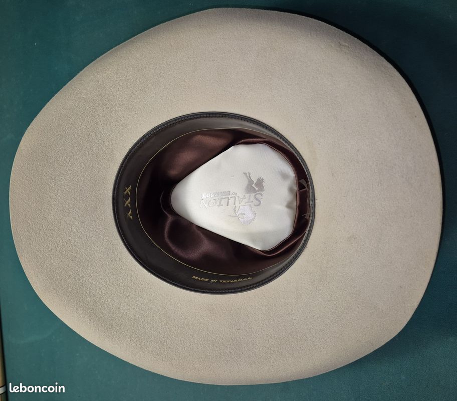 Chapeau cow boy homme d'occasion - Vêtements Chapeau cow boy homme d'occasion - Vêtements