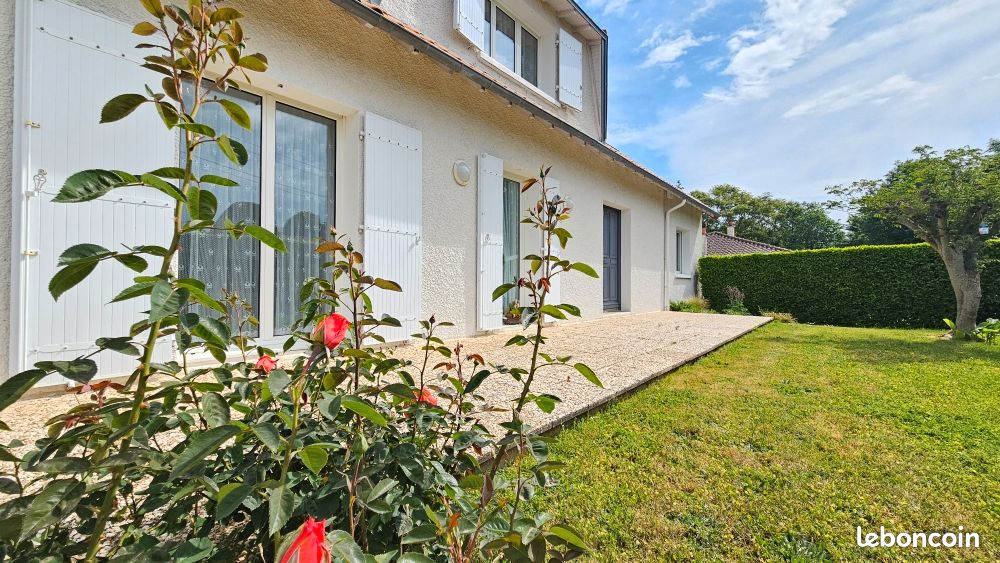 Maison 7 pièces 172 m² · à Échiré · 172 m² · 349 000 €
