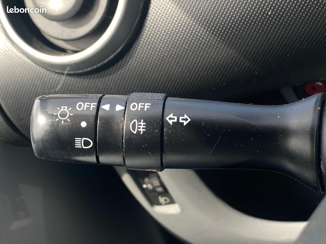 Toyota aygo 1.0 VVTI 68ch / Climatisation / Direction assistée / Compacte et confort (image 10)