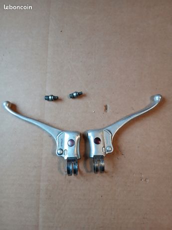 WEINMANN BRAKE LEVERS. Leviers de freins