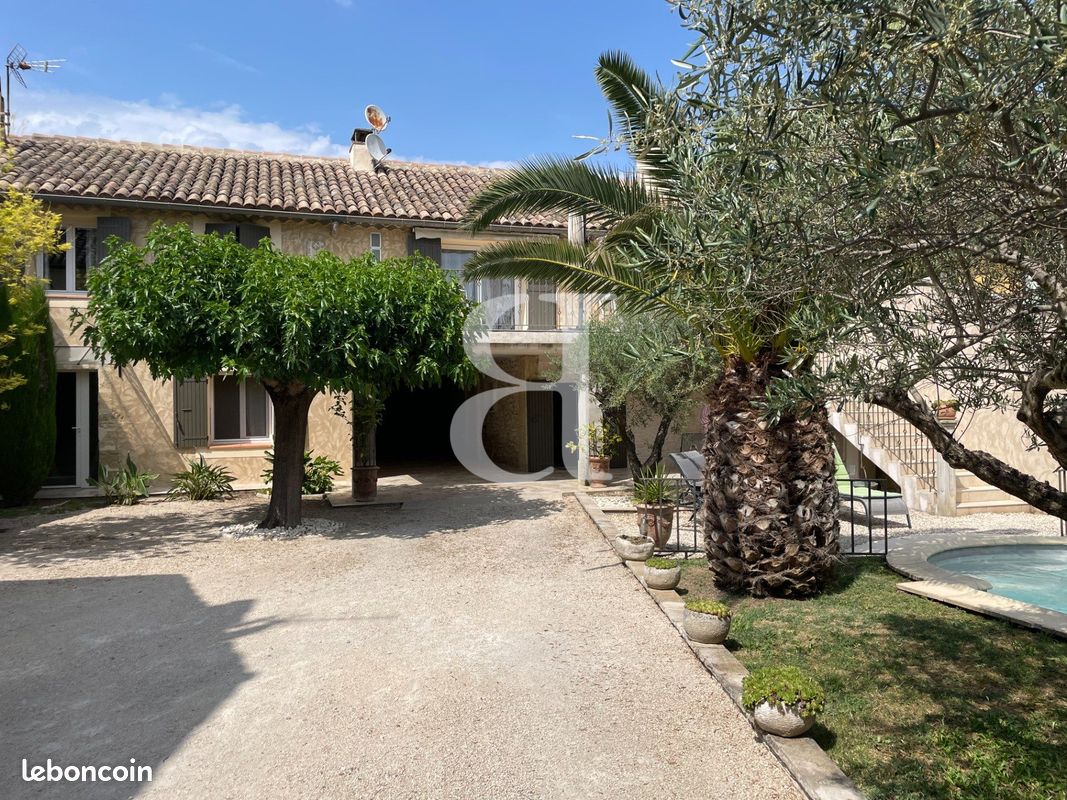 Maison 6 pièces 130 m² · à Sainte-Cécile-les-Vignes · 130 m² · 385 000 €