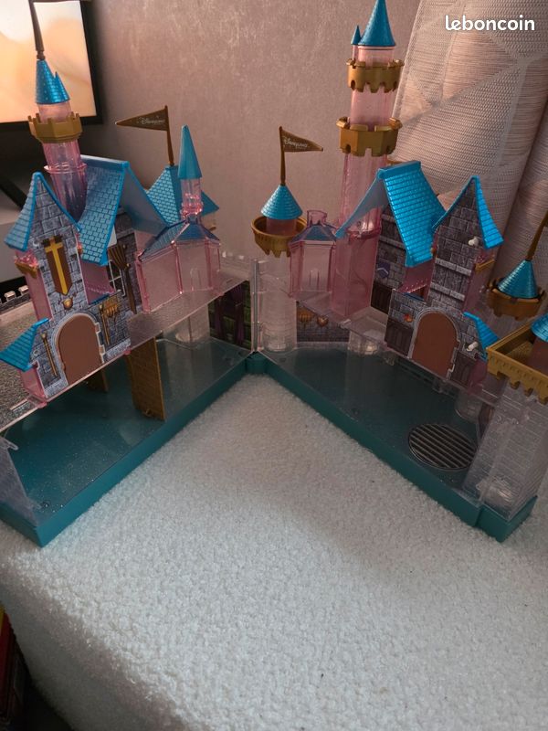 Chateau princesse Disney (image 2)