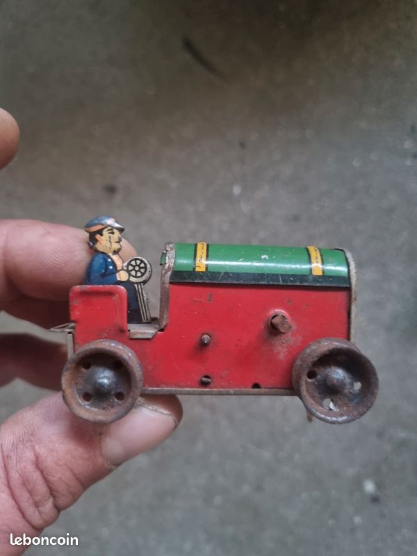 Tracteur à Chenilles La Hotte Saint Nicolas - Tôle Acier 7 Cm - Moteur à Clef France