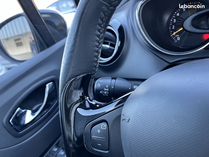 Renault CAPTUR 1.2 TCE 120CH STOP&START ENERGY INTENS EDC EURO6 2016 (image 11)