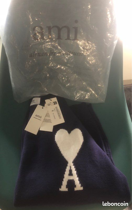 Pull AMI taille S (image 2)