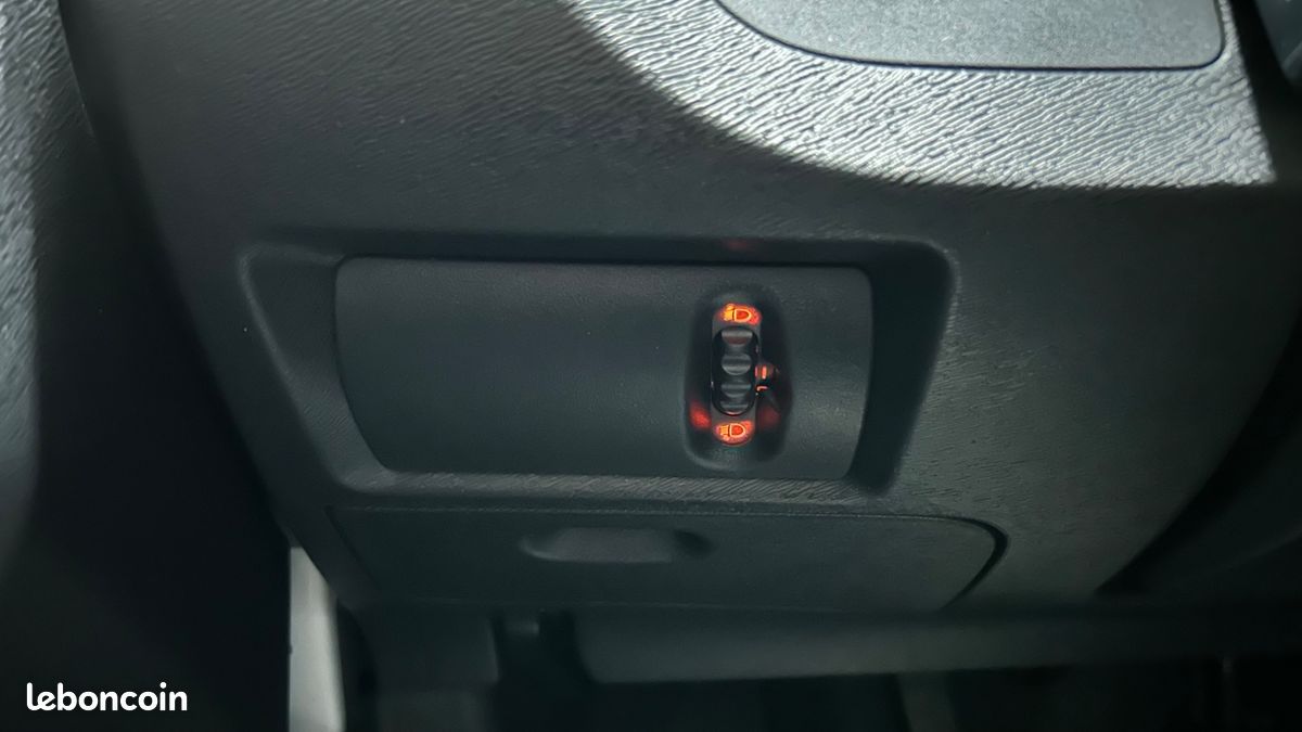 RENAULT KANGOO EXPRESS FOURGON 1.5 BLUEDCI 95 CONFORT TVA RECUPERABLe (image 22)