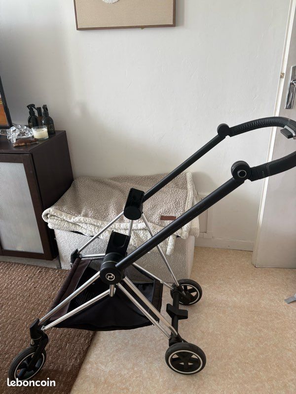 Châssis cybex poussette (image 1)