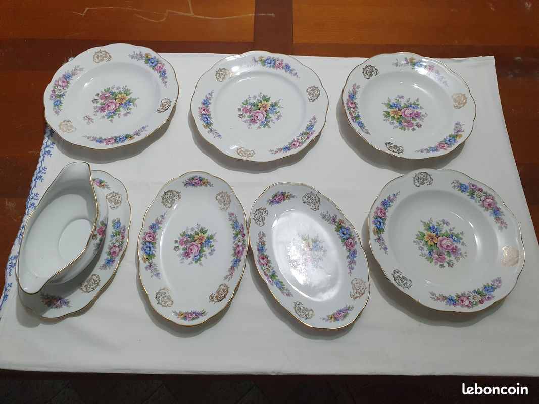 Lot vaisselle ancienne Porcelaine de Limoges – Assiettes, plats et saucière pas d'envoi (image 1)