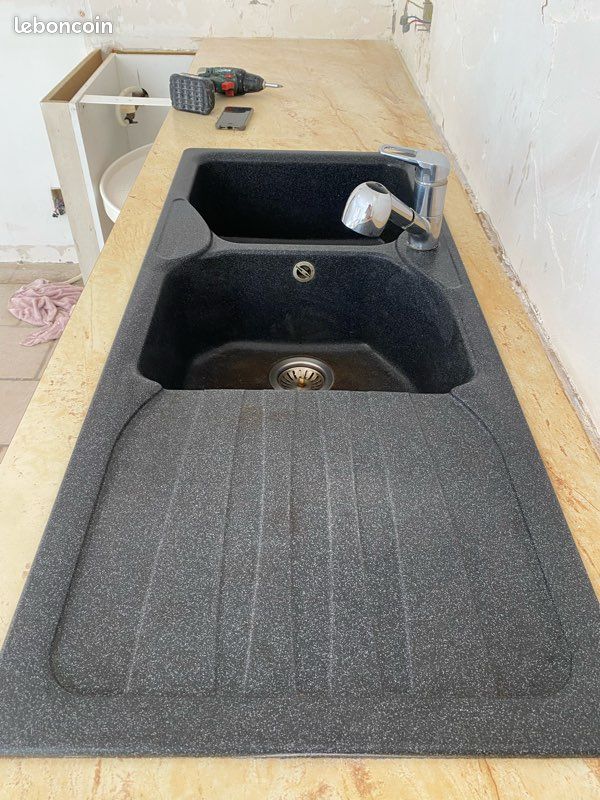 Évier de cuisine 2 bacs avec surface égouttoir (image 1)