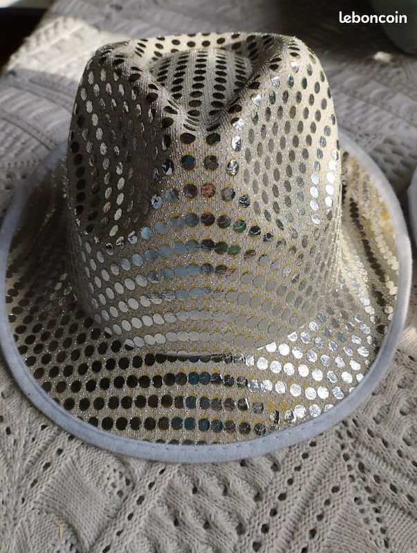 Chapeau paillettes (image 2)