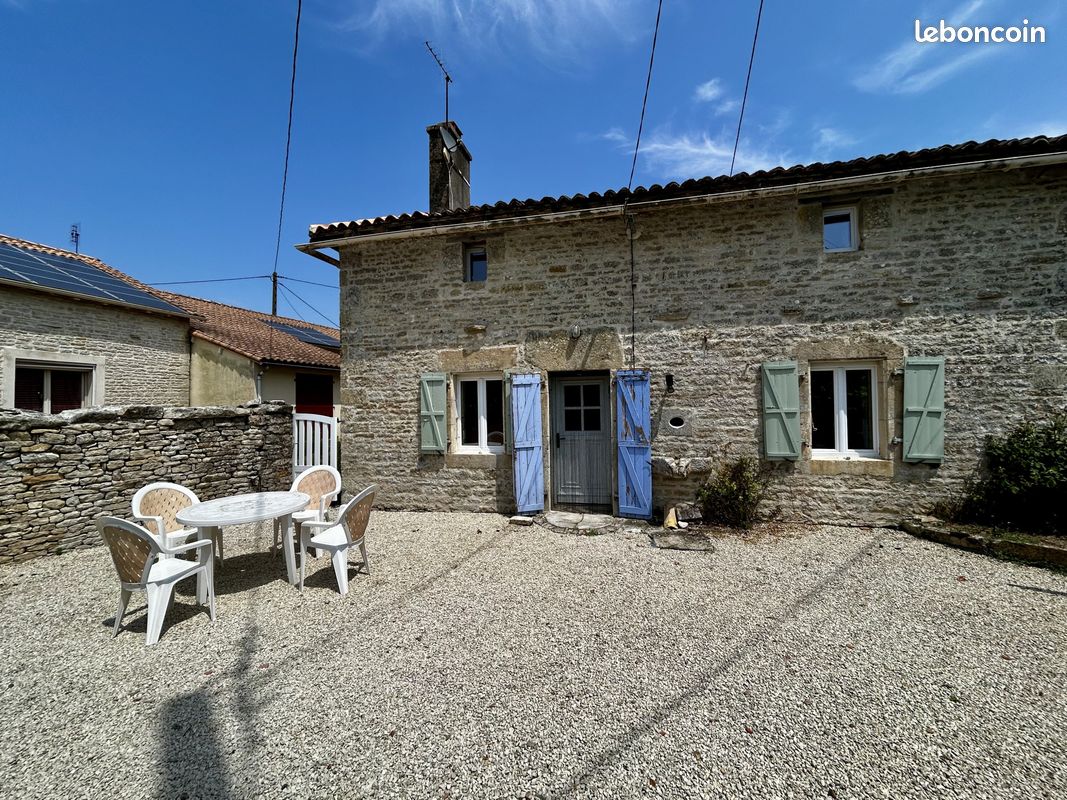 Maison 6 pièces 126 m² · à Sainte-Soline · 126 m² · 125 000 €