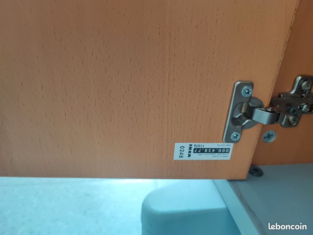 Petite armoire façon bois Ikea (image 1)