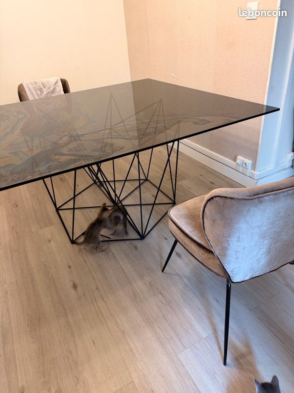 Table (image 1)
