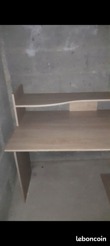 Bureau angle (image 2)