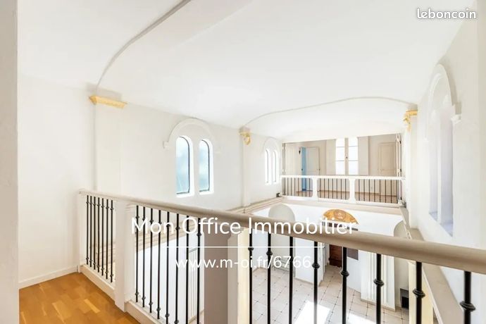 Maison 6 pièces 210 m² — 6