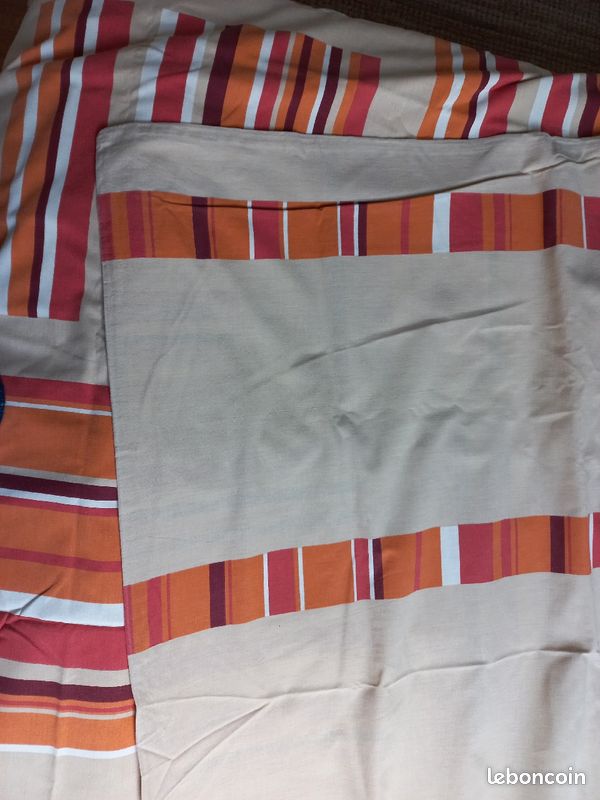 Housse couette et taies oreillers (image 3)