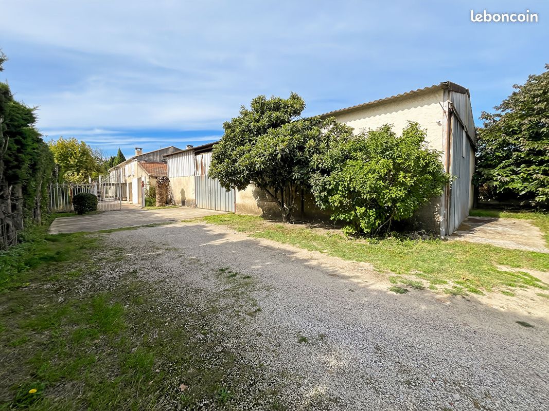 Maison 8 pièces 370 m² · à Eyragues · 370 m² · 399 000 €
