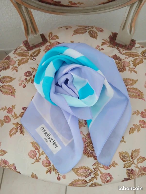 Carré De Soie / Foulard Daniel Hechter Paris - Multicouleur, Vintage, En Soie Véritable