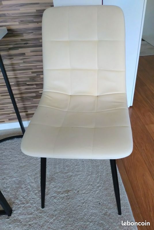 Ensemble table effet marbre + 4 chaises design beige et noir (image 4)