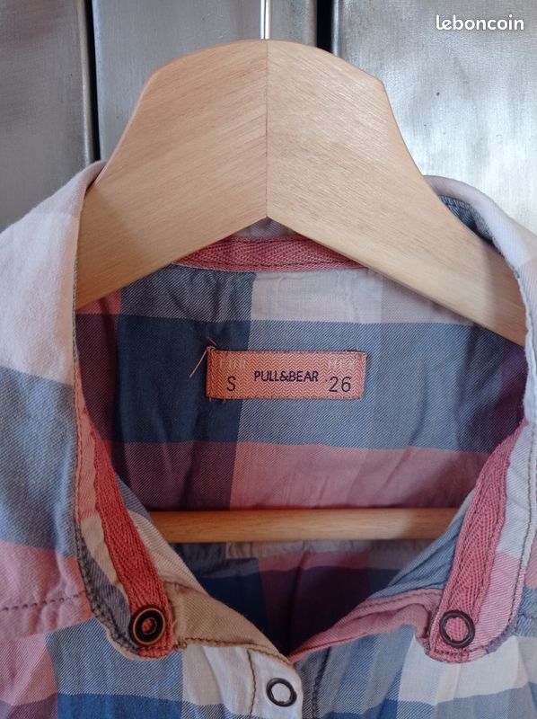 Chemise à carreaux bleue/rouge Pull & Bear taille S bon état (image 4)