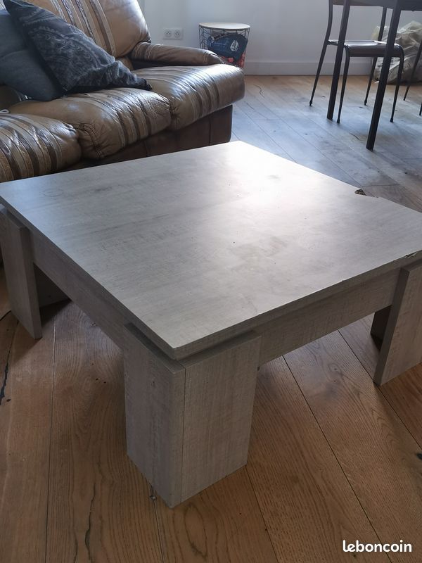 Table basse carrée en bois clair (image 2)