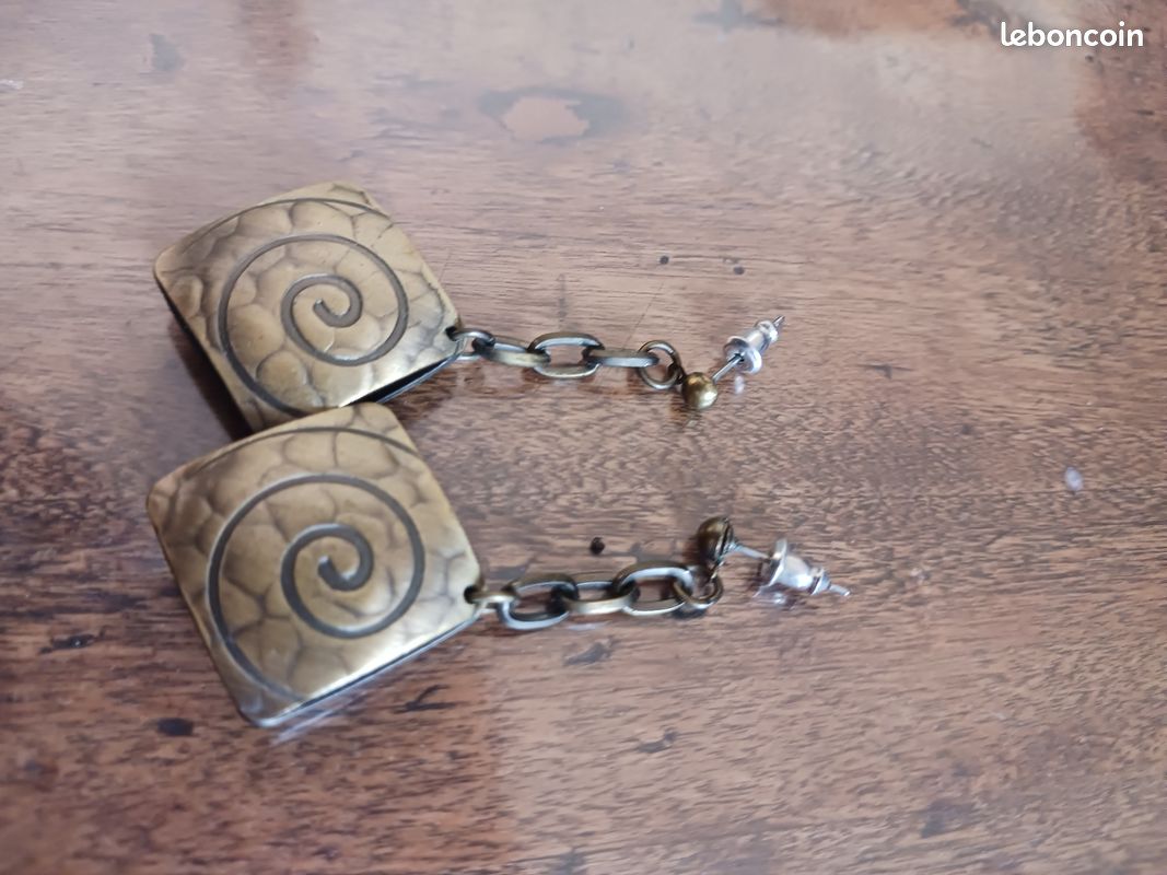 Boucles d'oreilles fantaisie pendantes kaki (image 3)