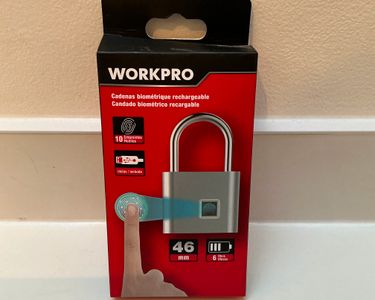Cadenas à Empreintes Digitales ELinkSmart - Obsidienne Noir - Métal Avec Application Smartphone - Pour Casier Sport, Sac, Bagages Boite Cadenas Cadenas à Empreintes Digitales ELinkSmart - Obsidienne Noir - Métal Avec Application Smartphone - Pour Casier Sport, Sac, Bagages Boite Cadenas