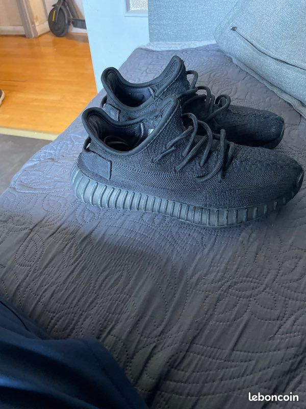 Yeezy 350 noir (image 2)