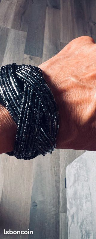 Bracelet à petites perles manchette noir (image 3)