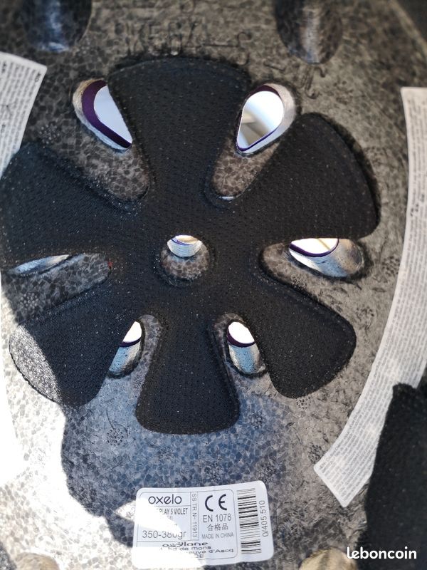 Roller avec casque et protections genoux coudes et poignets (image 7)
