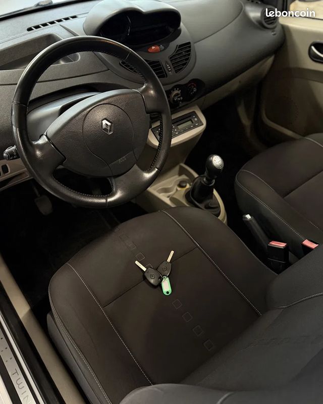 Twingo II Toit Ouvrant Panoramique — Petit Prix — Entretenue (image 5)