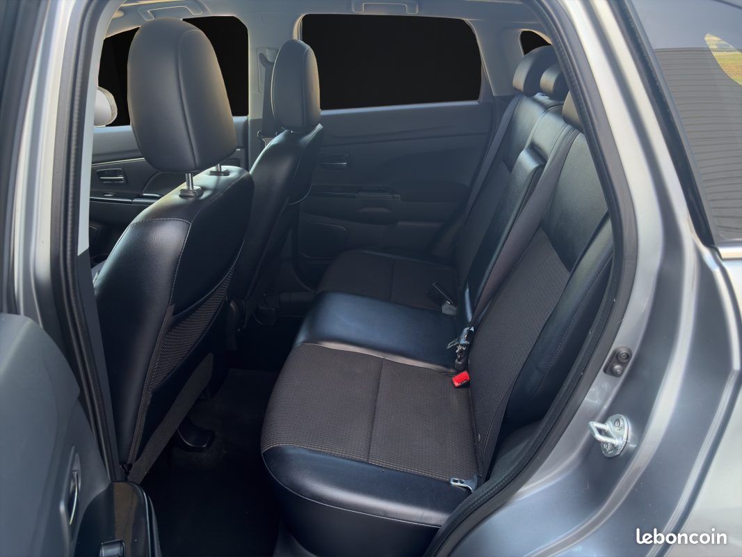 PEUGEOT 4008 1.6 HDi 114 cv Style 4x4 (image 11)