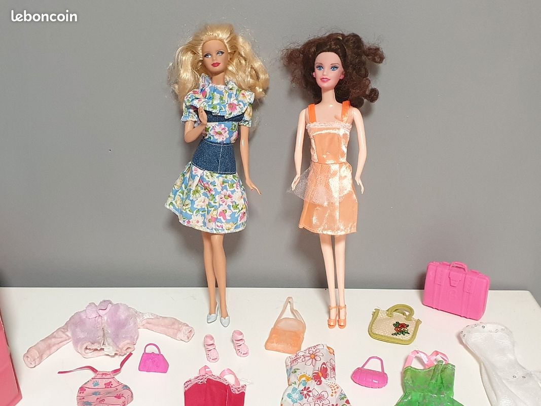 Lot De Barbie Années 80 – Avec Vêtements, Accessoires Et Bébé (Mattel)