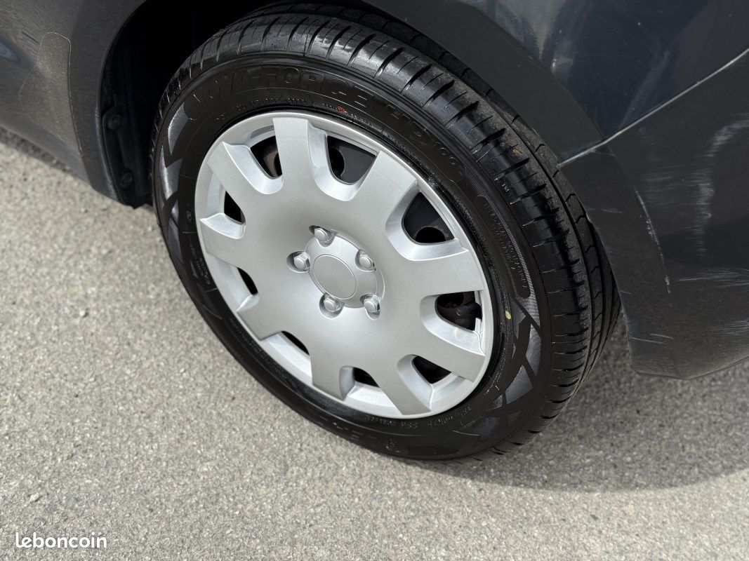Suzuki Swift 1.3 DDiS 75 GL - Clim - 1ère main - Révisée & Garantie 6 mois (image 9)