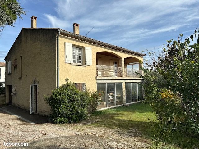 Maison 9 pièces 182 m² · à Carpentras · 182 m² · 253 000 €