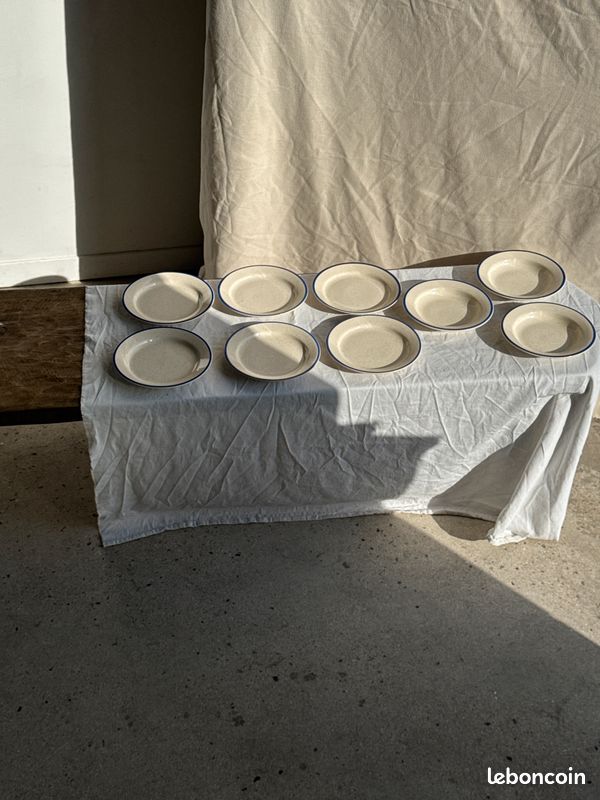 Lot 4 assiettes plates, grès émaillé mat, Battica Bleu T. Unique