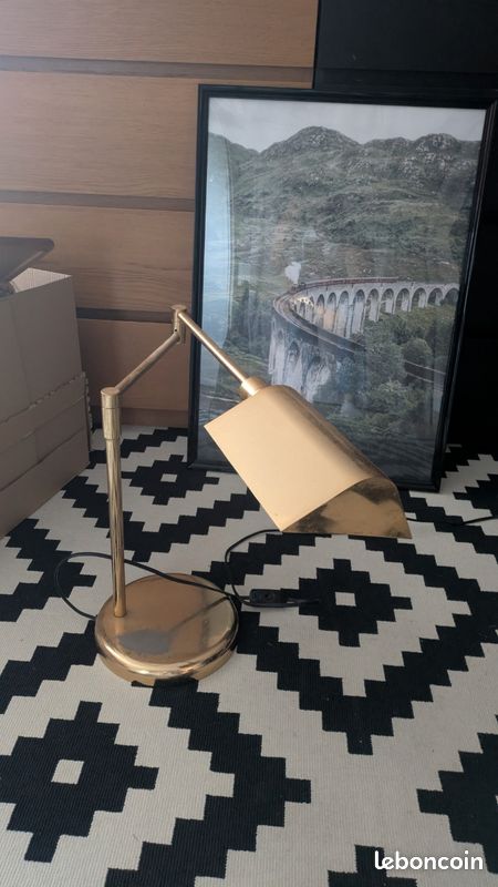 Lampe de bureau doree (image 1)