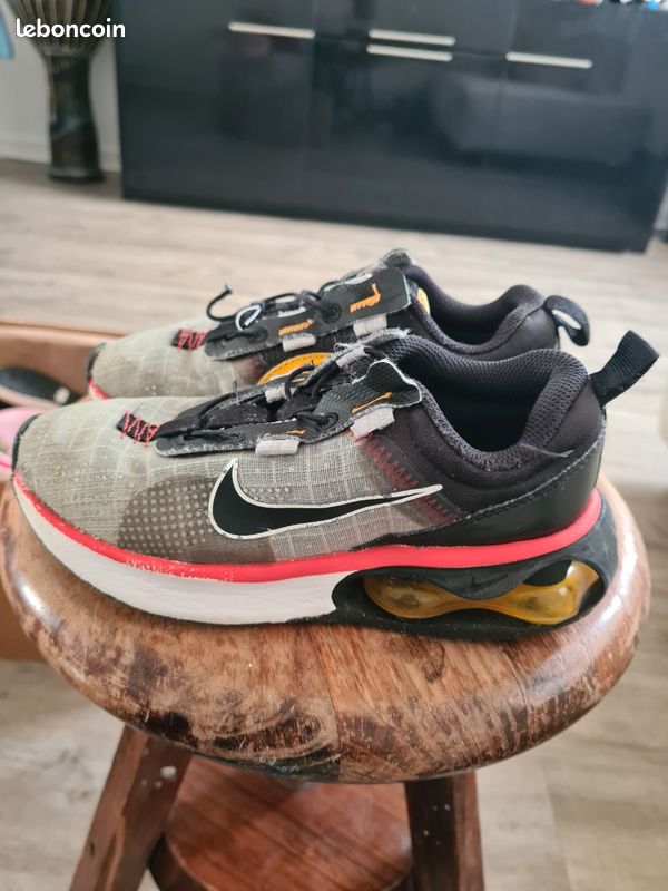 Jolies baskets garçon NIKE taille 30 Chaussures