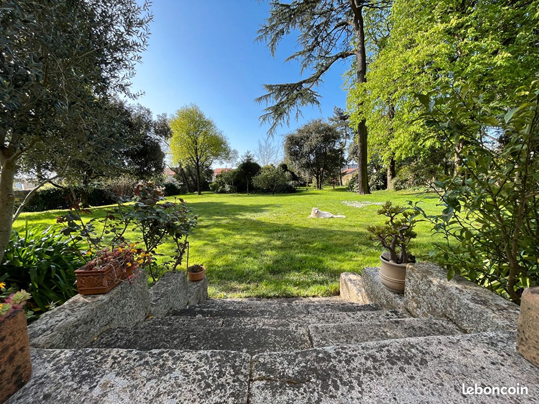 Maison familiale 354m² mur pierre T2 indépendant