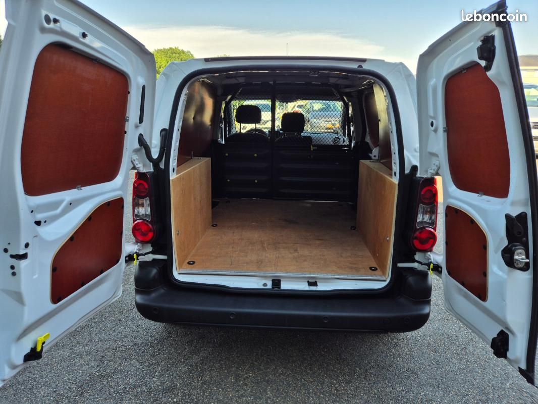 Peugeot Partner FOURGON STANDARD 1.6 BLUEHDI 100 S&S BVM5 PREMIUM (image 28)