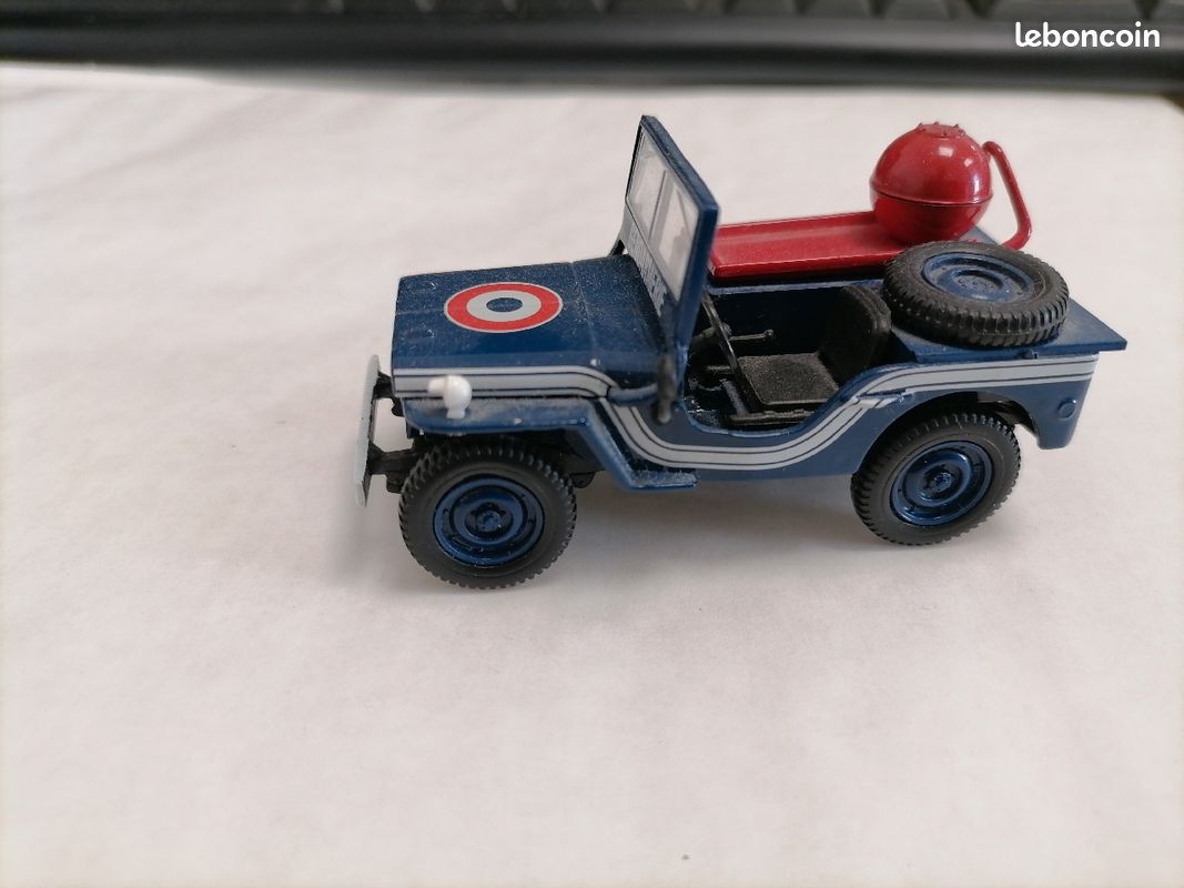 Voiture miniature de collection NOREV au 1/43 Jeep Willis gendarmerie (image 4)
