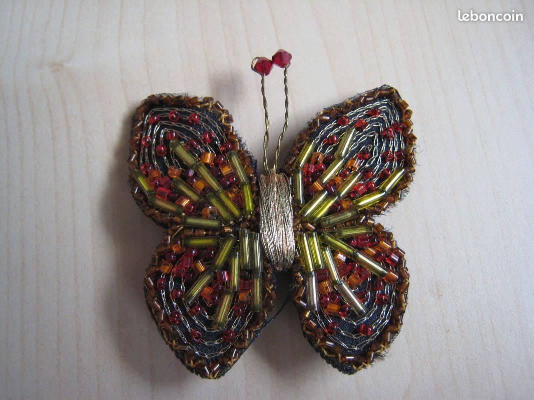 Broche Bijou Vintage Papillon En Perles Noires - Modèle A07 - Occasion - Style Rétro