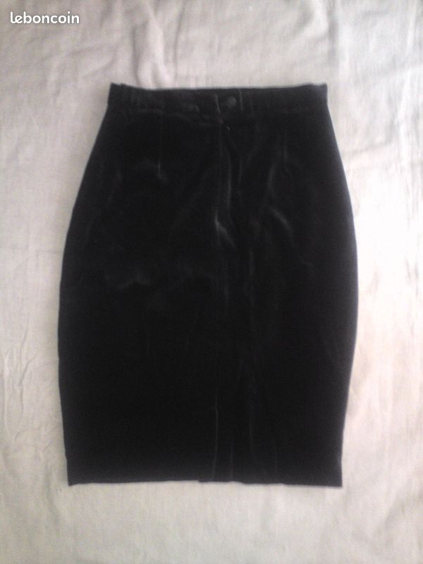 Jupe noire en velours lisse, coupe crayon avec fente derrière Taille 36 marque Mary Kimberley (image 8)