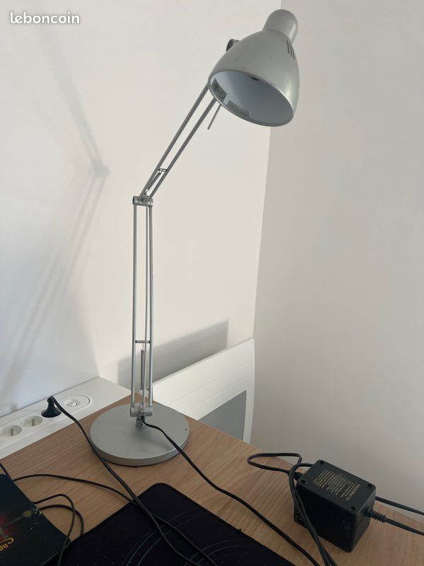Lampe de bureau IKEA vintage articulée en métal – Gris
