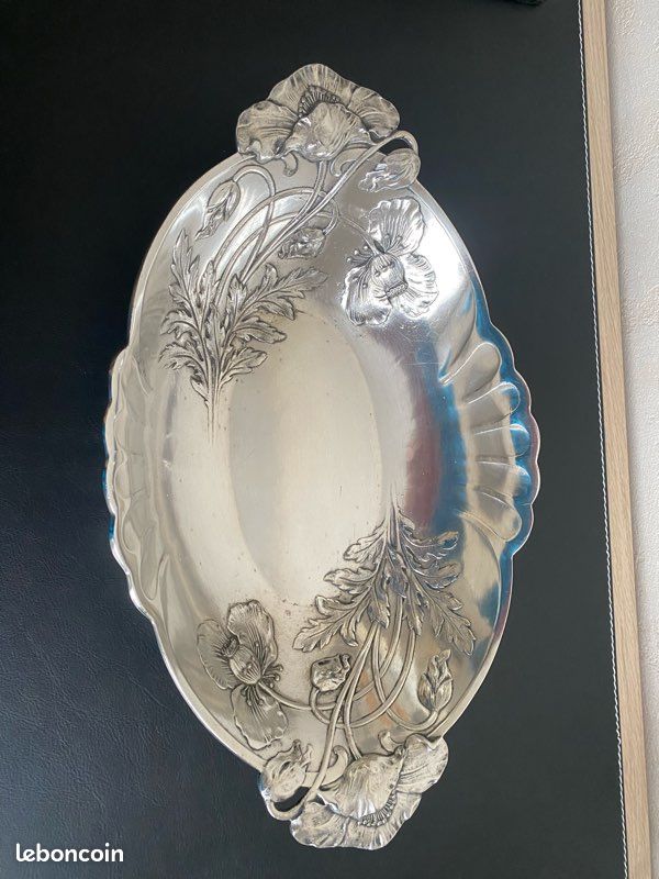 Grande CORBEILLE à FRUITS à anse en argent repoussé à décor