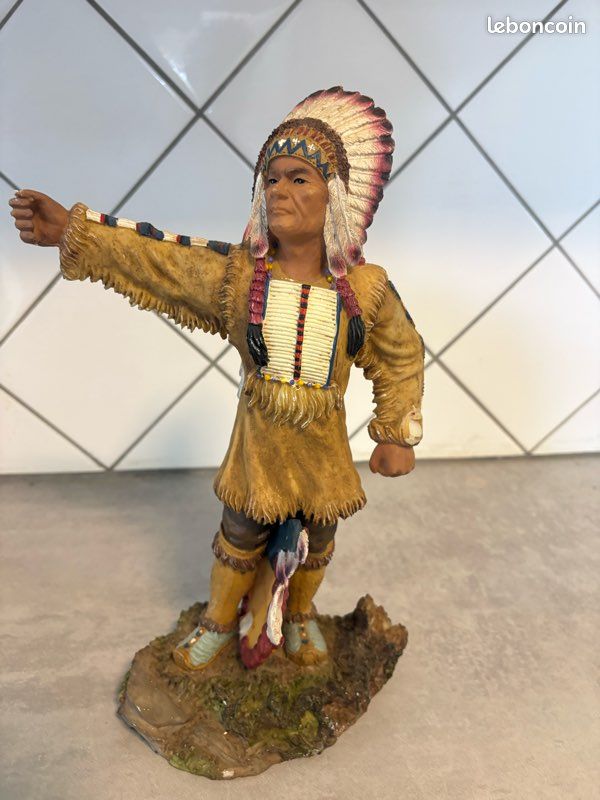 CHEF INDIEN ASSIS CALUMET DE LA PAIX IN0222 : Grossiste Cadeaux